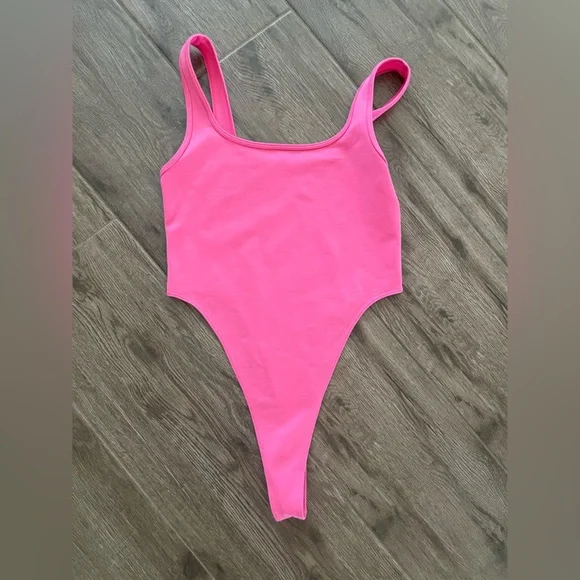 Alo Airbrush Hot Shot Bodysuit - Picture 2 of 3